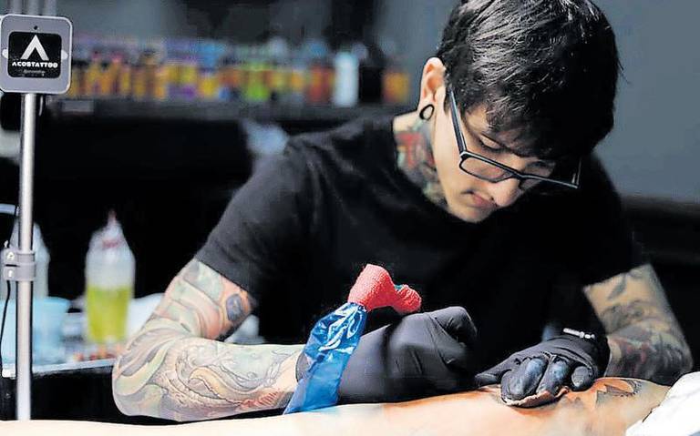 Andrés Acosta, pionero del tatuaje surrealista - El Sol de Tlaxcala